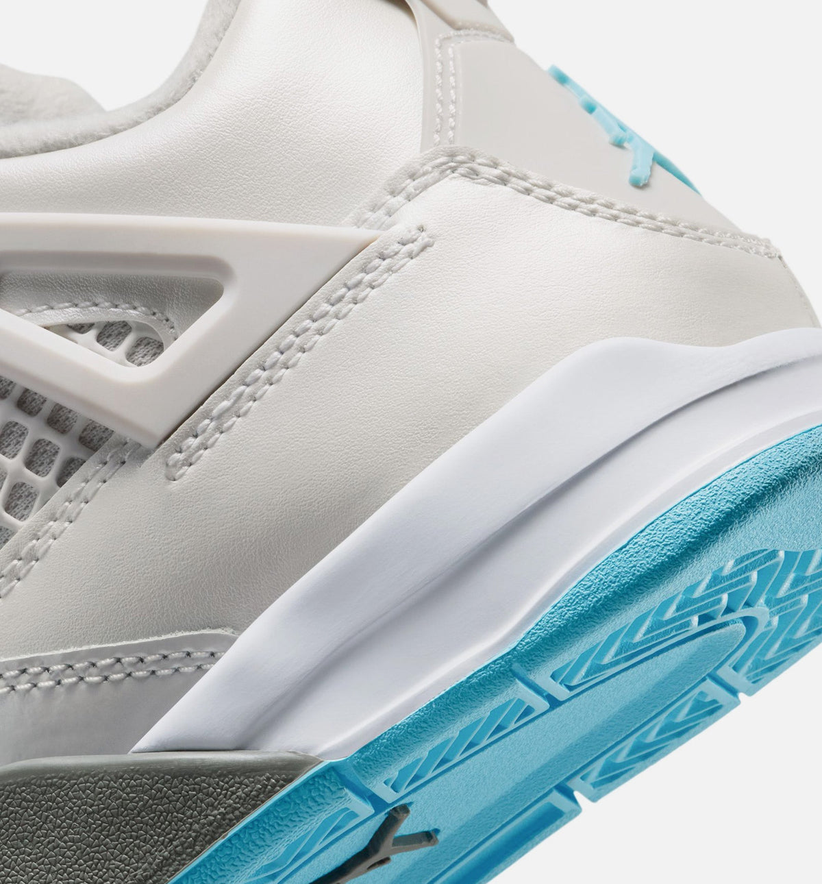 Air Jordan 4 Retro Blue Chill | Preschool Lifestyle Shoe | Photon Dust/Blue Chill/Flat Pewter/White/Blue Tint