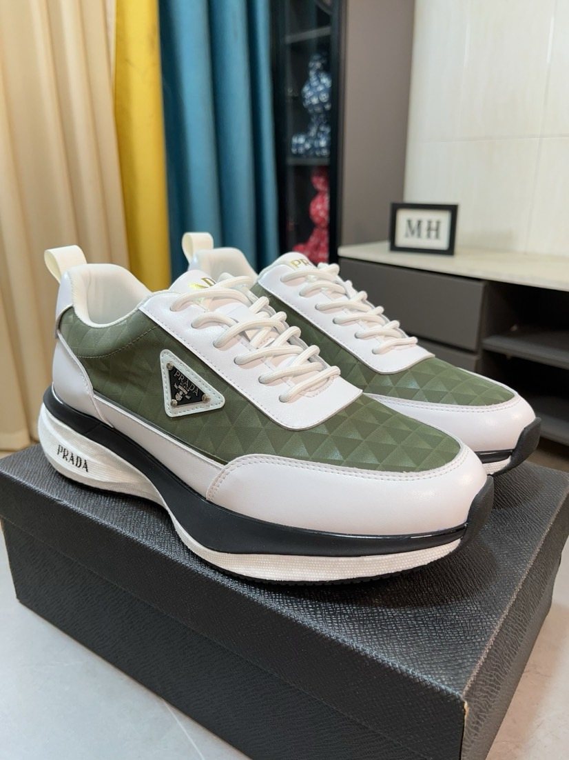 Prada Diamond-Pattern Low-Top Sneakers