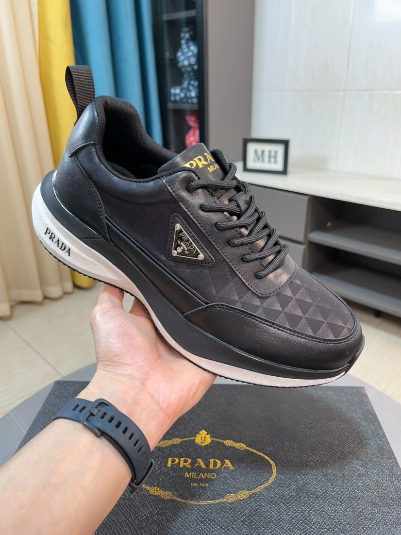 Prada Diamond-Pattern Low-Top Sneakers