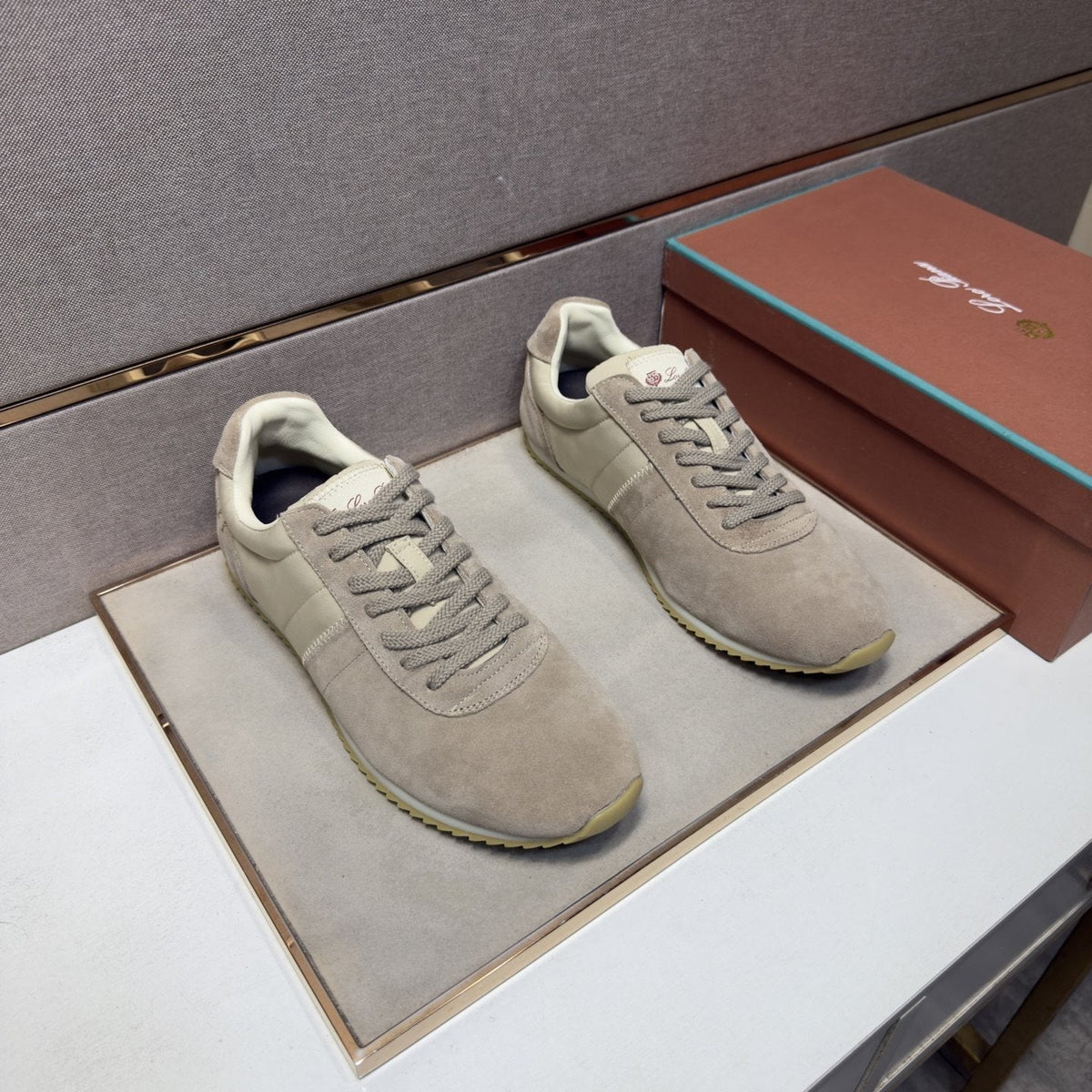 Low-Top Lace-Up Sneakers - Leather Lining